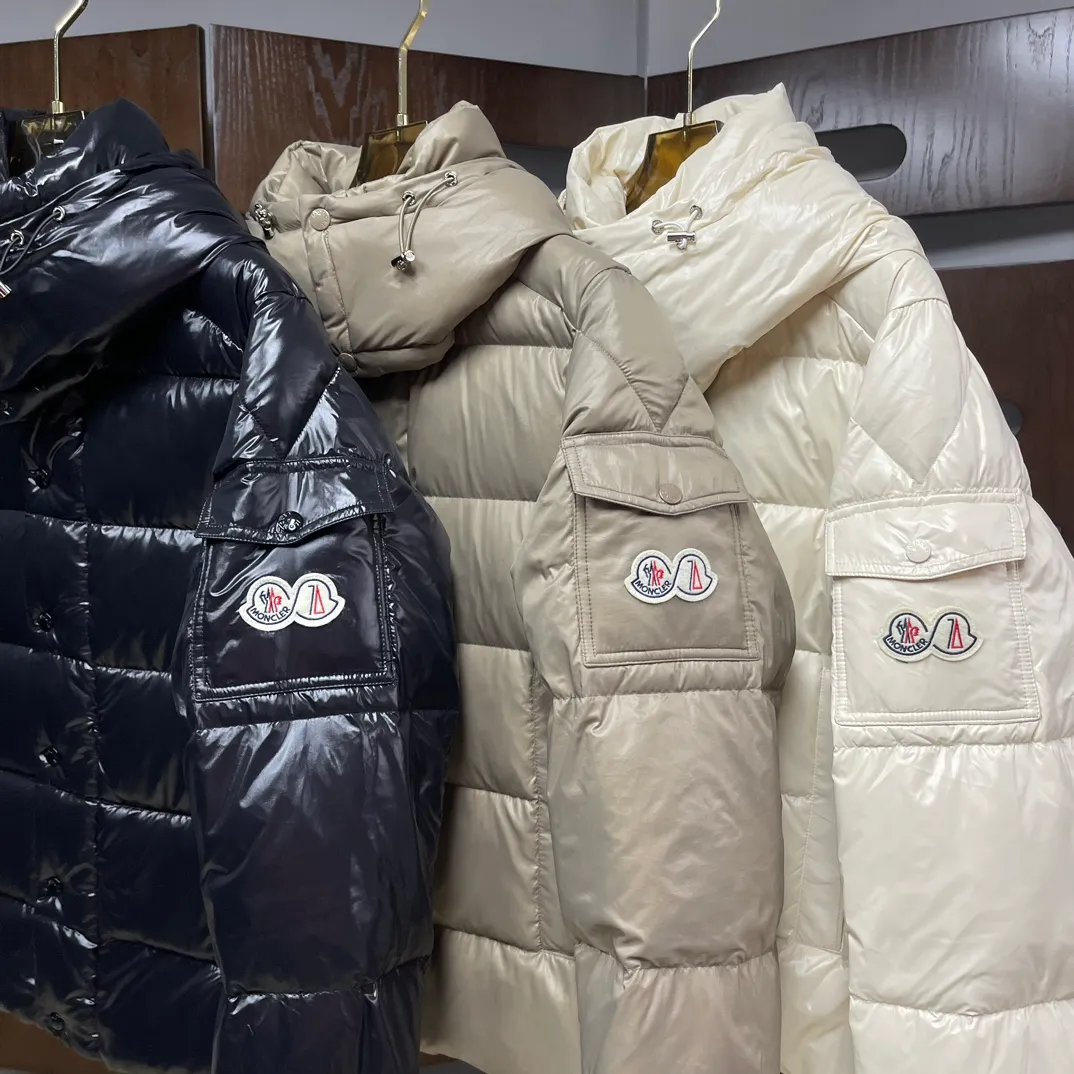 P390 Moncler/ 2026 70 、 。 DNA ， ， 。 Classic ， 、 。 Classic 70 。 Quality， 90 ，Premium Quality ， ，Black ！ Sizes M-3XL